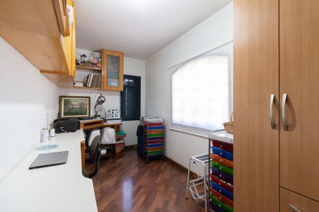 Casa à venda com 278m², 4 quartos e 7 vagas Casa à venda com 278m², 4 quartos e 7 vagasQuarto 2