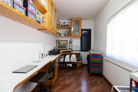 Casa à venda com 278m², 4 quartos e 7 vagas Casa à venda com 278m², 4 quartos e 7 vagasQuarto 2