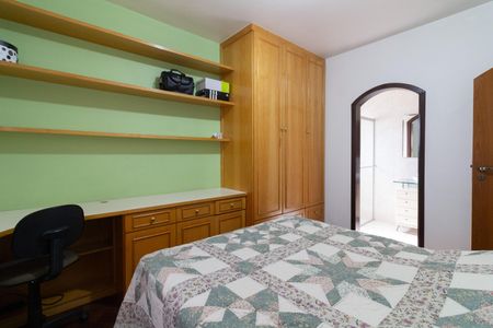 Casa à venda com 278m², 4 quartos e 7 vagas Casa à venda com 278m², 4 quartos e 7 vagasQuarto 4 - Suíte