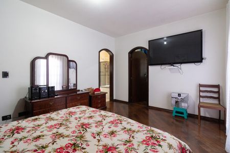 Casa à venda com 278m², 4 quartos e 7 vagas Casa à venda com 278m², 4 quartos e 7 vagasQuarto 1 - Suíte