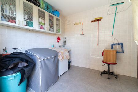 Casa à venda com 278m², 4 quartos e 7 vagas Casa à venda com 278m², 4 quartos e 7 vagasLavanderia