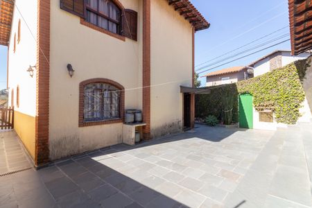 Casa à venda com 278m², 4 quartos e 7 vagas Casa à venda com 278m², 4 quartos e 7 vagasÁrea de Serviço