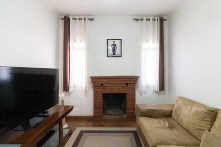 Casa à venda com 278m², 4 quartos e 7 vagas Casa à venda com 278m², 4 quartos e 7 vagasSala de tv