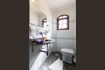 Casa à venda com 278m², 4 quartos e 7 vagas Casa à venda com 278m², 4 quartos e 7 vagasLavabo