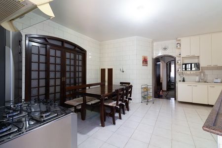 Casa à venda com 278m², 4 quartos e 7 vagas Casa à venda com 278m², 4 quartos e 7 vagasCozinha
