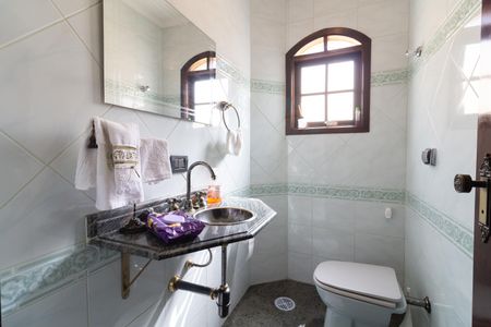 Casa à venda com 278m², 4 quartos e 7 vagas Casa à venda com 278m², 4 quartos e 7 vagasLavabo
