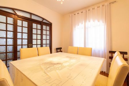 Casa à venda com 278m², 4 quartos e 7 vagas Casa à venda com 278m², 4 quartos e 7 vagasSala de jantar