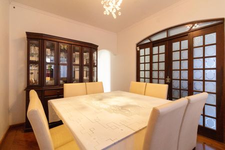 Casa à venda com 278m², 4 quartos e 7 vagas Casa à venda com 278m², 4 quartos e 7 vagasSala de jantar