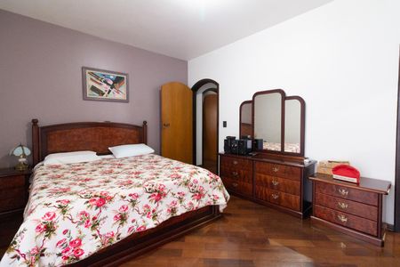 Casa à venda com 278m², 4 quartos e 7 vagas Casa à venda com 278m², 4 quartos e 7 vagasQuarto 1 - Suíte