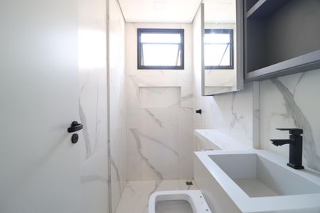 Banheiro Social de apartamento para alugar com 3 quartos, 82m² em Santa Mônica, Uberlândia