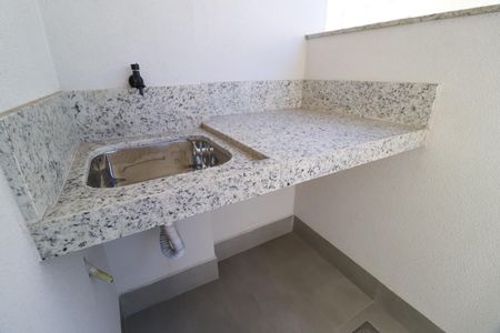 Área de Serviço de apartamento para alugar com 3 quartos, 82m² em Santa Mônica, Uberlândia