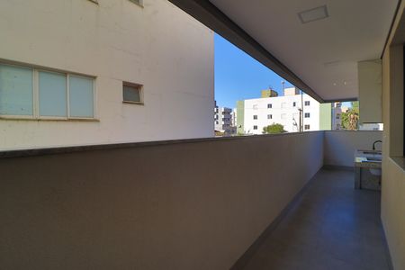 Área de Serviço de apartamento para alugar com 3 quartos, 82m² em Santa Mônica, Uberlândia