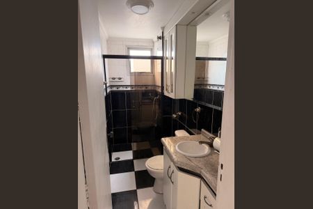 Banheiro de apartamento para alugar com 1 quarto, 56m² em Vila Príncipe de Gales, Santo André