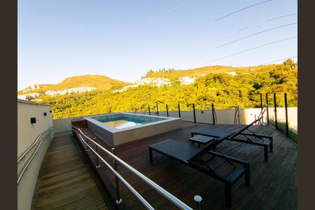 Apartamento à venda com 107m², 3 quartos e 2 vagas Apartamento à venda com 107m², 3 quartos e 2 vagasArea Comum - Piscina