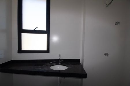 Apartamento à venda com 107m², 3 quartos e 2 vagas Apartamento à venda com 107m², 3 quartos e 2 vagasBanheiro da Suite