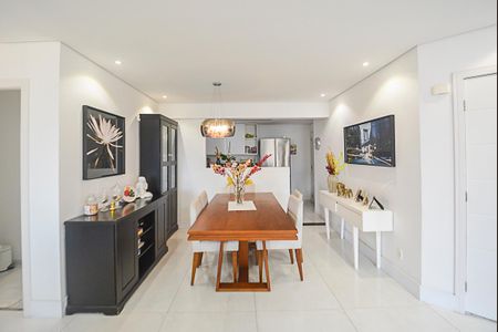 Apartamento à venda com 104m², 3 quartos e 2 vagas Apartamento à venda com 104m², 3 quartos e 2 vagasSala