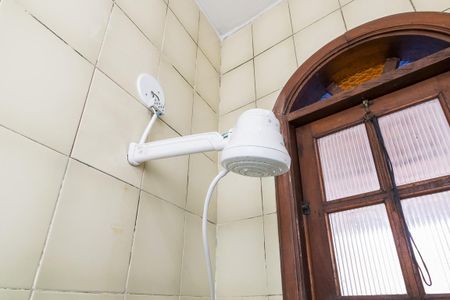 Banheiro de casa à venda com 2 quartos, 70m² em Penha, Rio de Janeiro