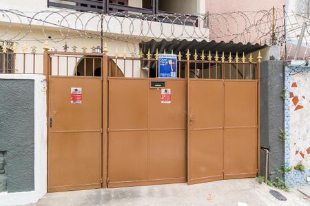 Fachada de casa à venda com 2 quartos, 70m² em Penha, Rio de Janeiro