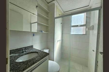 Banheiro de apartamento para alugar com 2 quartos, 45m² em Bernardo Kelner, Nova Iguaçu