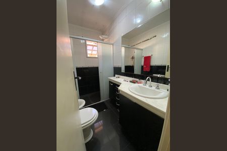Casa de condomínio à venda com 156m², 3 quartos e 2 vagas Casa de condomínio à venda com 156m², 3 quartos e 2 vagasQuarto 1 - Banheiro