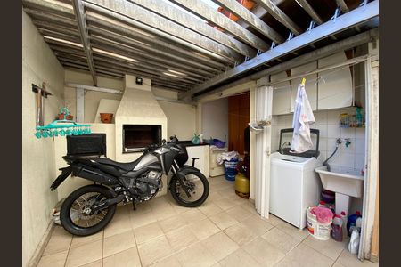 Casa de condomínio à venda com 156m², 3 quartos e 2 vagas Casa de condomínio à venda com 156m², 3 quartos e 2 vagasQuintal
