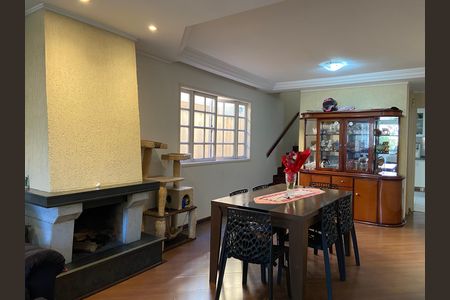 Casa de condomínio à venda com 156m², 3 quartos e 2 vagas Casa de condomínio à venda com 156m², 3 quartos e 2 vagasSala