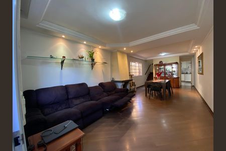 Casa de condomínio à venda com 156m², 3 quartos e 2 vagas Casa de condomínio à venda com 156m², 3 quartos e 2 vagasSala
