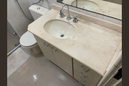 Casa de condomínio à venda com 156m², 3 quartos e 2 vagas Casa de condomínio à venda com 156m², 3 quartos e 2 vagasBanheiro