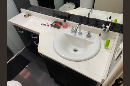 Quarto 1 - Banheiro de casa de condomínio para alugar com 3 quartos, 156m² em Jardim Rosa Maria, São Paulo