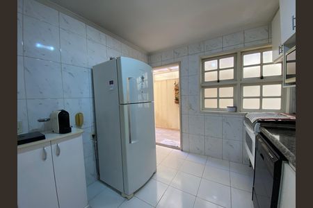 Cozinha de casa de condomínio para alugar com 3 quartos, 156m² em Jardim Rosa Maria, São Paulo