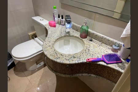 Casa de condomínio à venda com 156m², 3 quartos e 2 vagas Casa de condomínio à venda com 156m², 3 quartos e 2 vagasLavabo