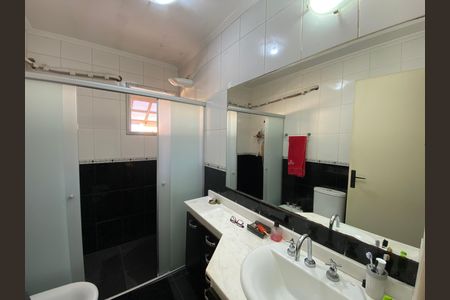 Casa de condomínio à venda com 156m², 3 quartos e 2 vagas Casa de condomínio à venda com 156m², 3 quartos e 2 vagasQuarto 1 - Banheiro