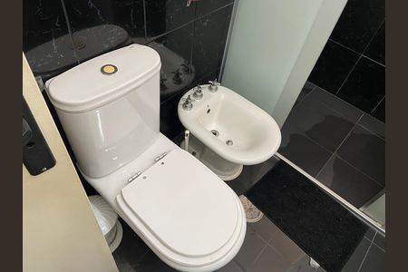 Casa de condomínio à venda com 156m², 3 quartos e 2 vagas Casa de condomínio à venda com 156m², 3 quartos e 2 vagasQuarto 1 - Banheiro
