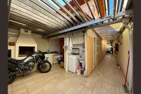 Casa de condomínio à venda com 156m², 3 quartos e 2 vagas Casa de condomínio à venda com 156m², 3 quartos e 2 vagasQuintal