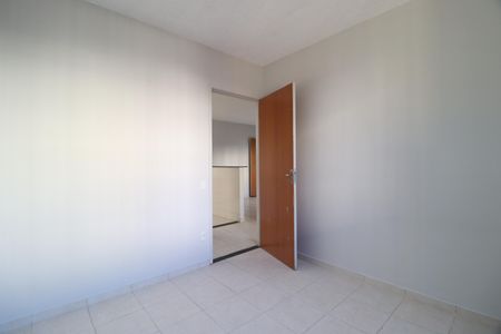 Quarto 2 de apartamento para alugar com 2 quartos, 48m² em Mansour, Uberlândia