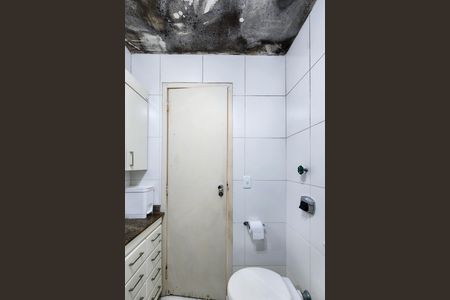 Apartamento à venda com 93m², 2 quartos e 2 vagas Apartamento à venda com 93m², 2 quartos e 2 vagasBanheiro da Suíte