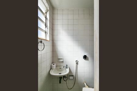 Apartamento à venda com 93m², 2 quartos e 2 vagas Apartamento à venda com 93m², 2 quartos e 2 vagasBanheiro de Serviço