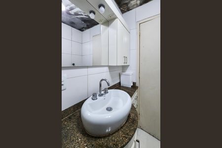 Apartamento à venda com 93m², 2 quartos e 2 vagas Apartamento à venda com 93m², 2 quartos e 2 vagasBanheiro da Suíte