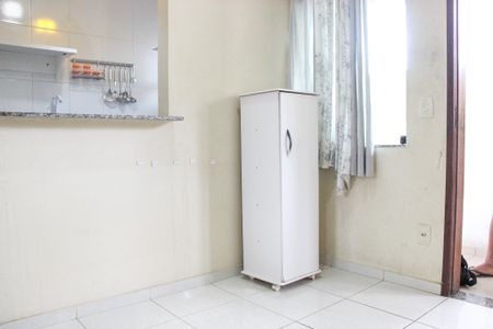 Sala de apartamento para alugar com 1 quarto, 40m² em Jardim Excelcior, Cabo Frio