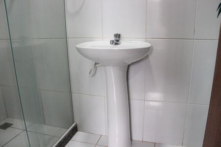 Banheiro de apartamento para alugar com 1 quarto, 40m² em Jardim Excelcior, Cabo Frio