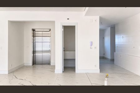 Sala de apartamento à venda com 3 quartos, 217m² em Cambuí, Campinas