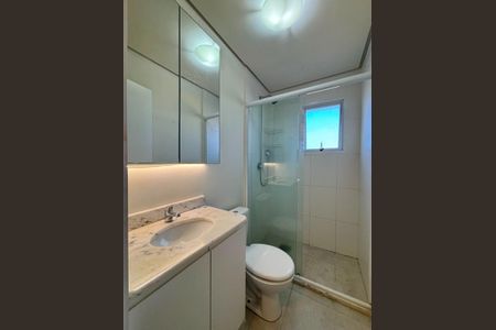 Banheiro social de apartamento para alugar com 2 quartos, 58m² em Medianeira, Porto Alegre