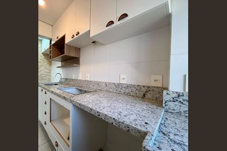 Cozinha de apartamento para alugar com 2 quartos, 58m² em Medianeira, Porto Alegre