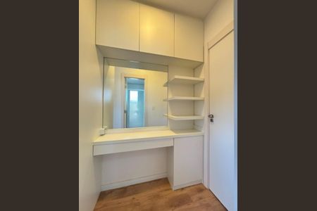Banheiro social de apartamento para alugar com 2 quartos, 58m² em Medianeira, Porto Alegre