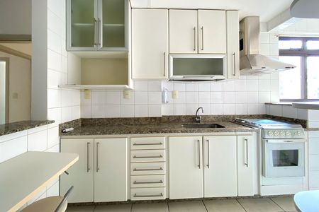 Cozinha de apartamento para alugar com 2 quartos, 134m² em Estoril, Belo Horizonte