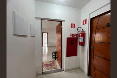 Corredor de apartamento para alugar com 2 quartos, 47m² em Jardim Santa Lidia, Mauá