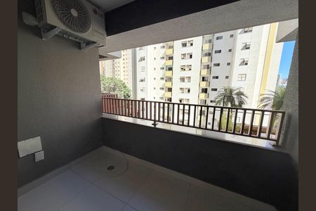 Varanda de kitnet/studio para alugar com 1 quarto, 27m² em Campo Belo, São Paulo