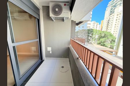 Varanda de kitnet/studio para alugar com 1 quarto, 27m² em Campo Belo, São Paulo