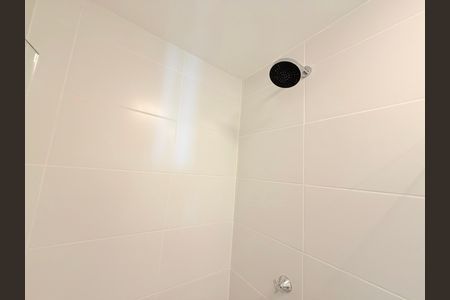 Banheiro de kitnet/studio para alugar com 1 quarto, 27m² em Campo Belo, São Paulo
