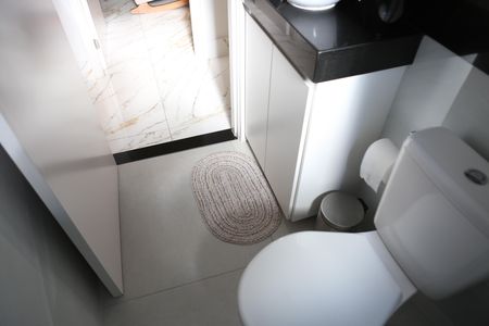 Banheiro de apartamento à venda com 2 quartos, 52m² em Jk, Contagem